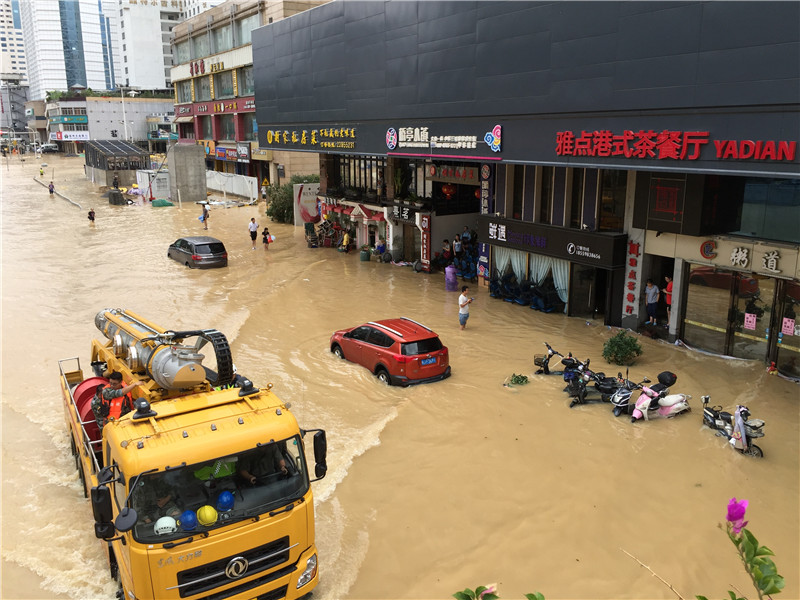 臺風(fēng)“鲇魚”肆虐福建 福州遭強(qiáng)降雨侵襲開啟“看海”模式