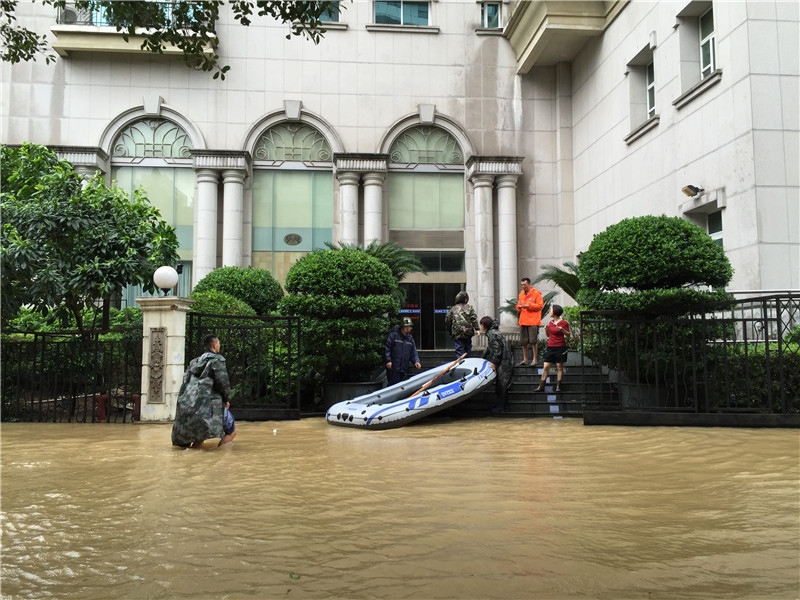 臺(tái)風(fēng)“鲇魚”肆虐福建 福州遭強(qiáng)降雨侵襲開啟“看海”模式