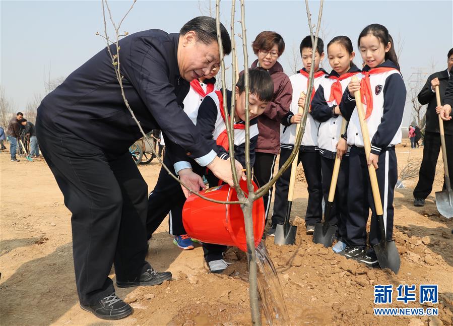 黨和國家領(lǐng)導(dǎo)人參加首都義務(wù)植樹活動