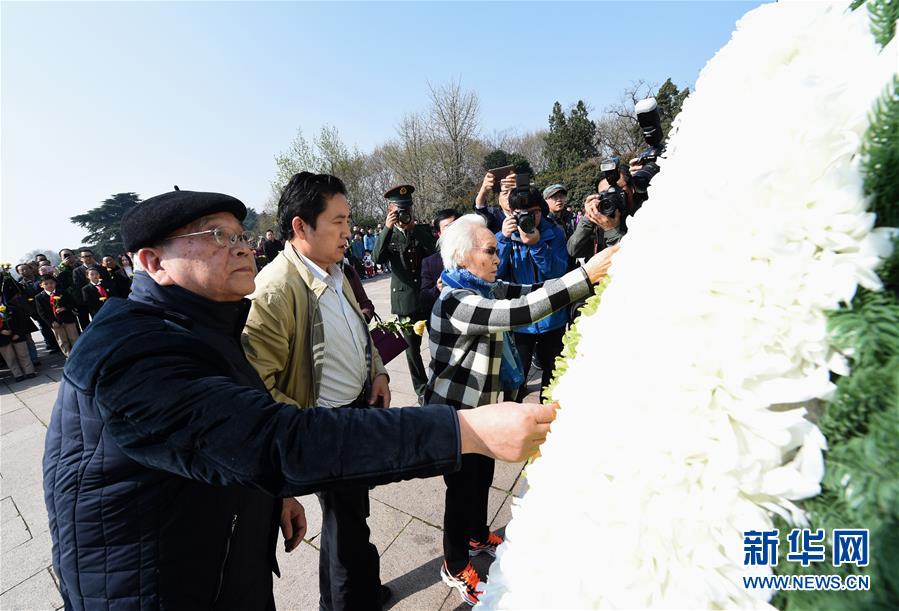 南京：雨花臺(tái)烈士親屬憑吊先烈