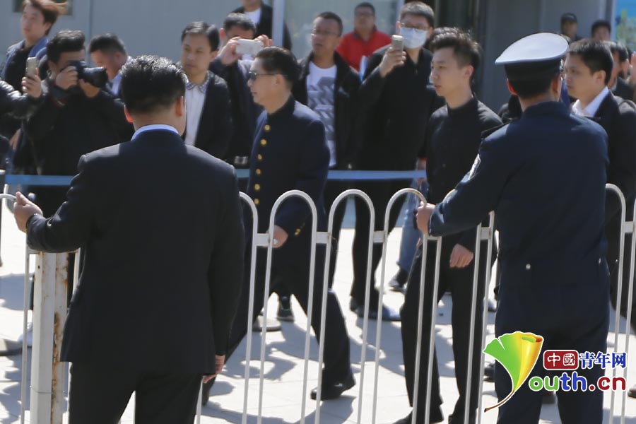 導(dǎo)演楊潔今日遺體告別 三位唐僧扮演者同送花圈