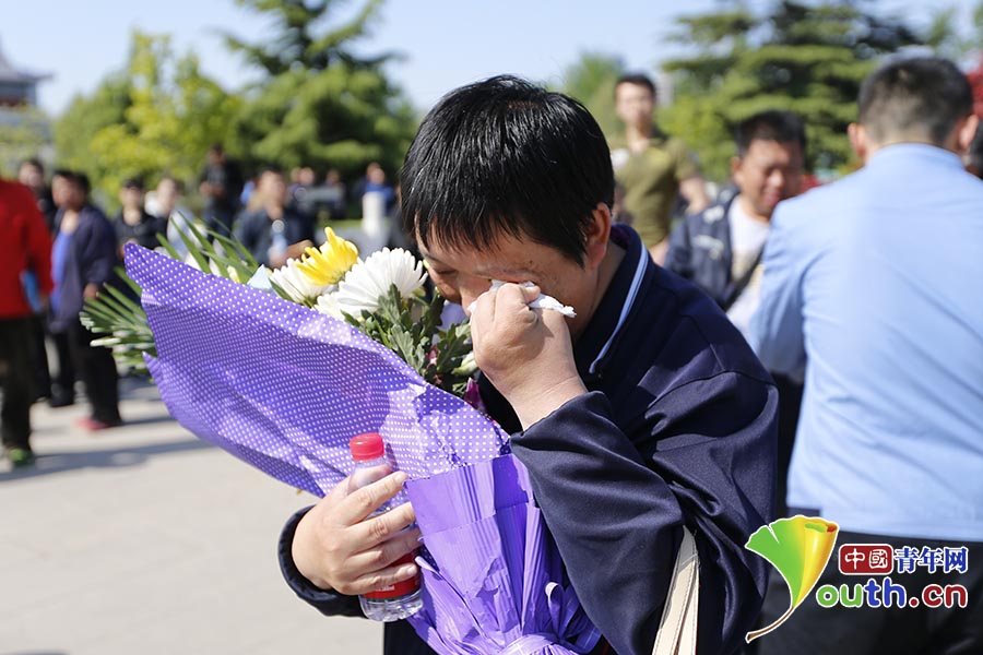 導(dǎo)演楊潔今日遺體告別 三位唐僧扮演者同送花圈