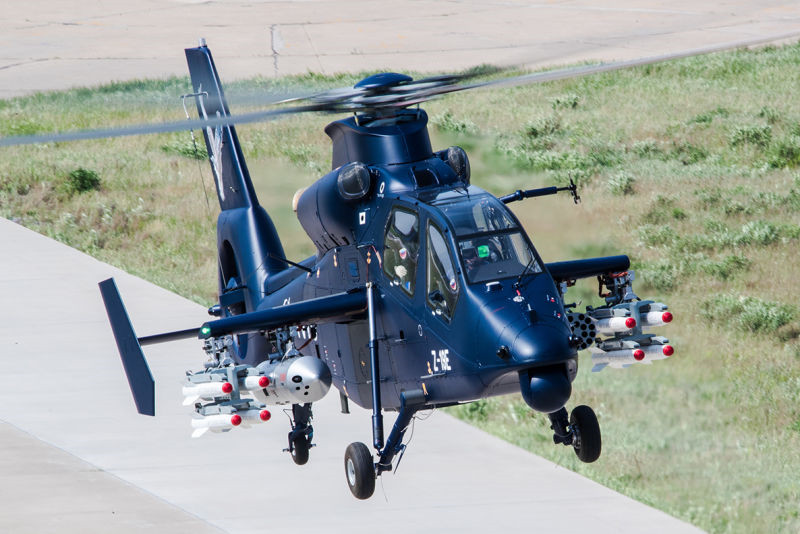 威武霸氣！直19E出口型武裝直升機(jī)首飛成功