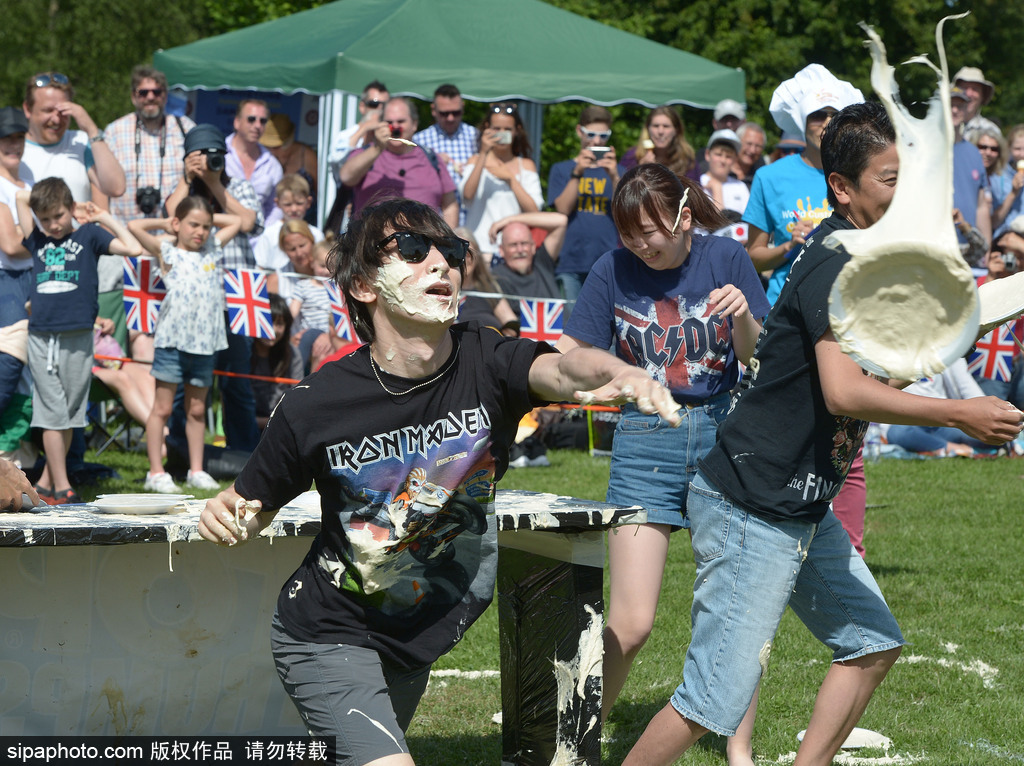 第50屆世界奶油派投擲大賽歡樂來襲 眾選手互擲餡餅不亦樂乎