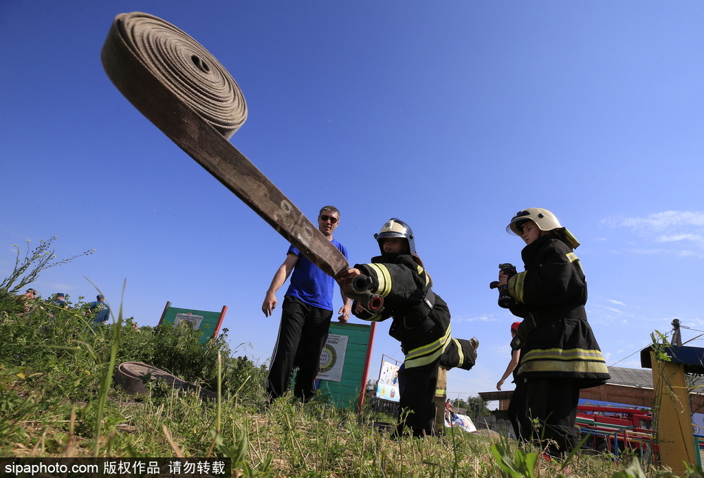 戰(zhàn)斗民族萌娃不簡單 俄羅斯緊急情況部組織兒童夏令營