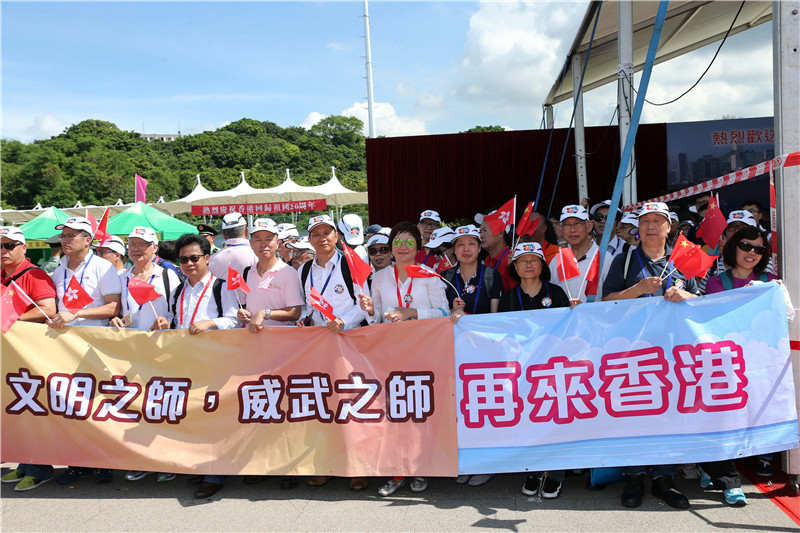 海軍遼寧艦編隊(duì)離開香港 香港特區(qū)政府舉行隆重歡送儀式