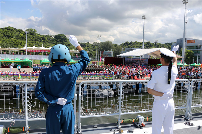 海軍遼寧艦編隊離開香港 香港特區(qū)政府舉行隆重歡送儀式