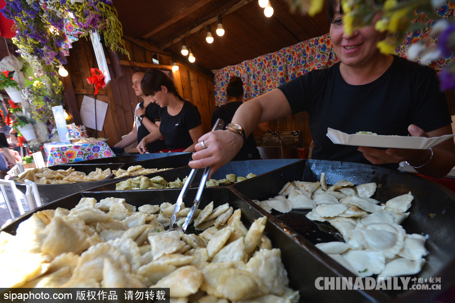 原來外國人也吃餃子 波蘭“餃子節(jié)”民眾大享美食