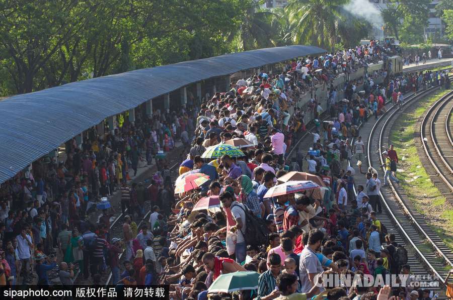 宰牲節(jié)即將到來 孟加拉國“火車大軍”購票場面不輸中國春運(yùn)