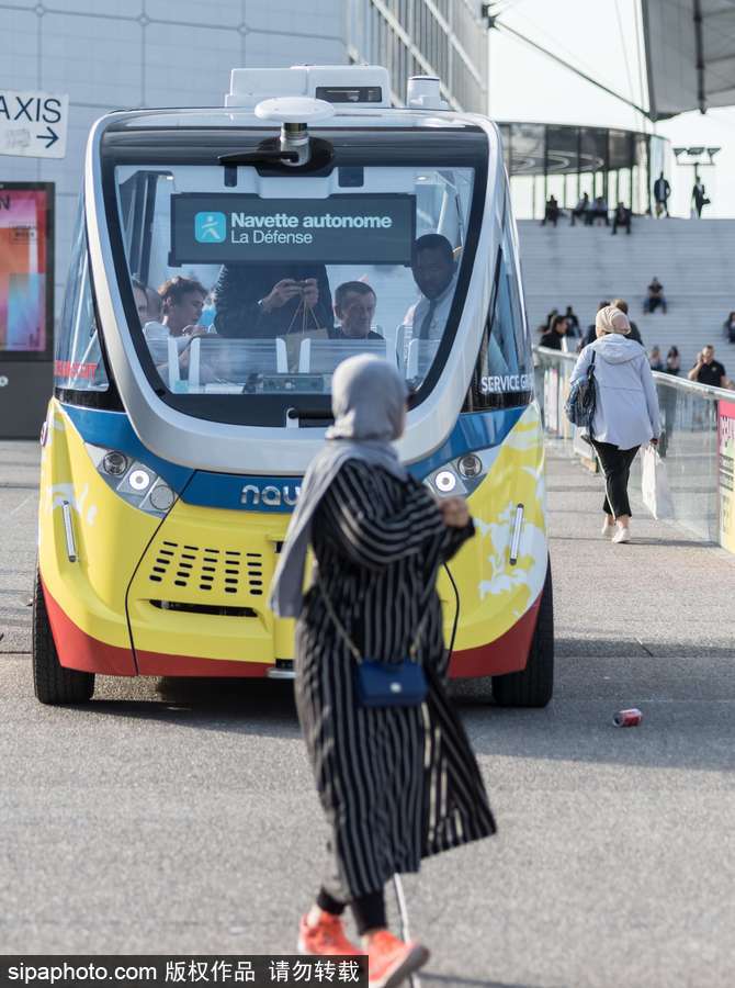 無人駕駛小公交車成巴黎街頭風(fēng)景