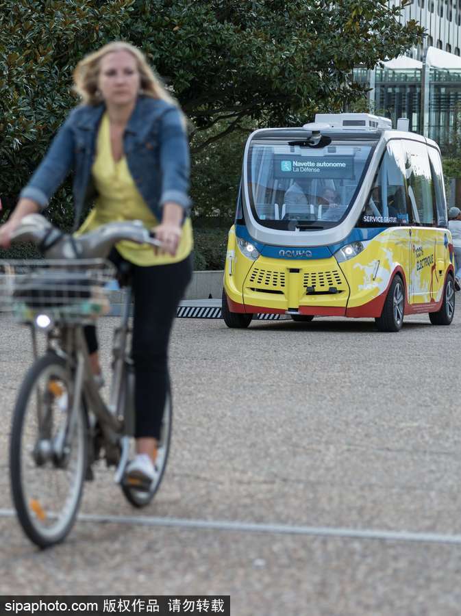 無人駕駛小公交車成巴黎街頭風(fēng)景