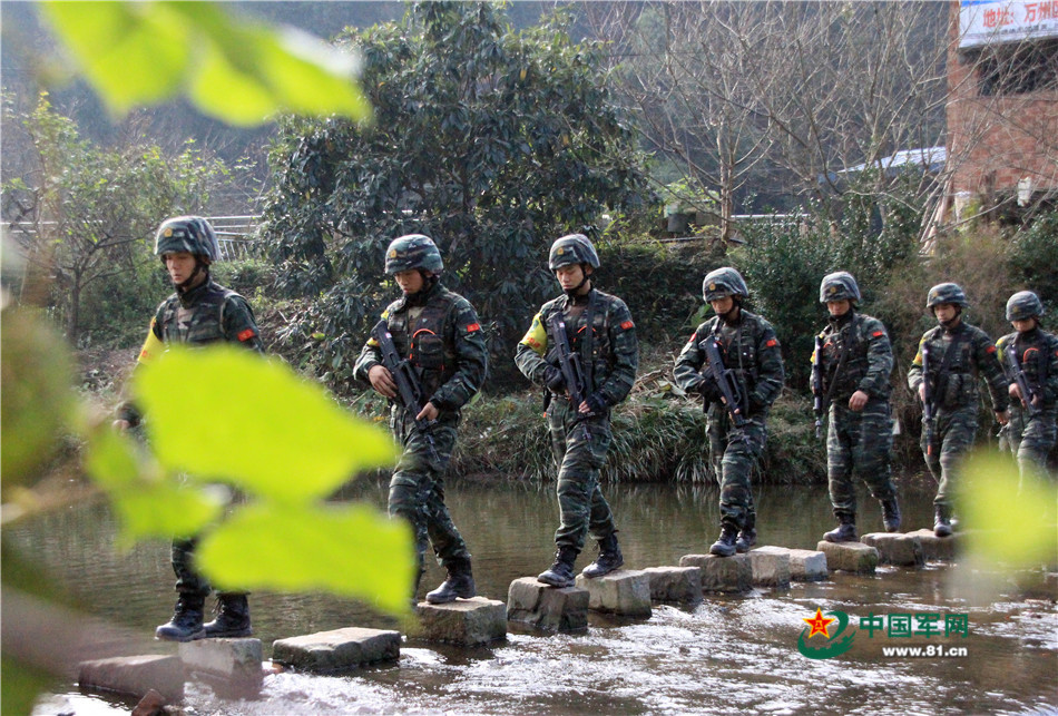 戰(zhàn)場(chǎng)無亞軍 武警官兵三峽腹地上演現(xiàn)實(shí)版“絕地求生”