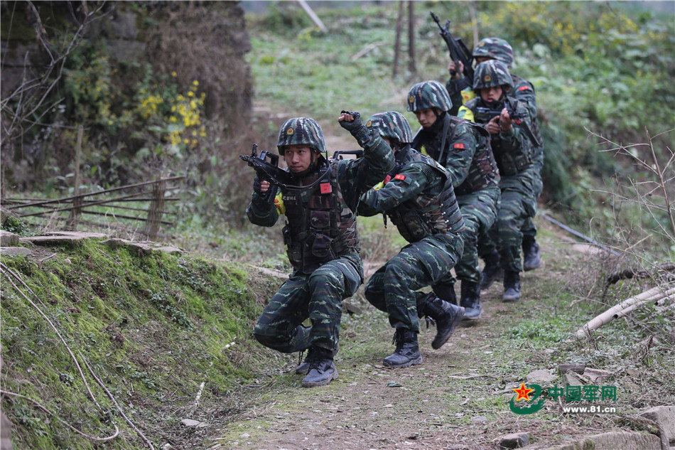 戰(zhàn)場(chǎng)無亞軍 武警官兵三峽腹地上演現(xiàn)實(shí)版“絕地求生”