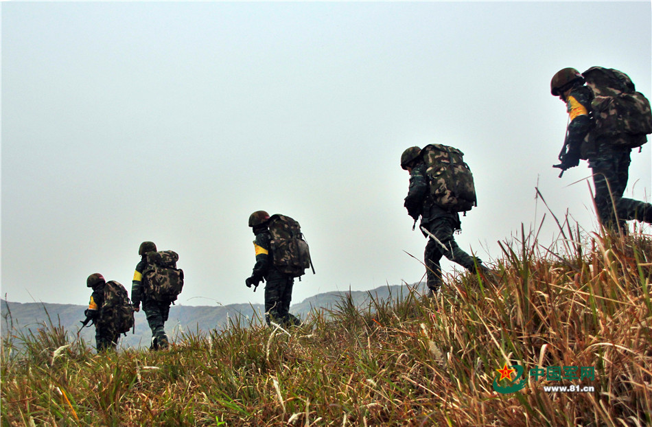 戰(zhàn)場(chǎng)無(wú)亞軍 武警官兵三峽腹地上演現(xiàn)實(shí)版“絕地求生”