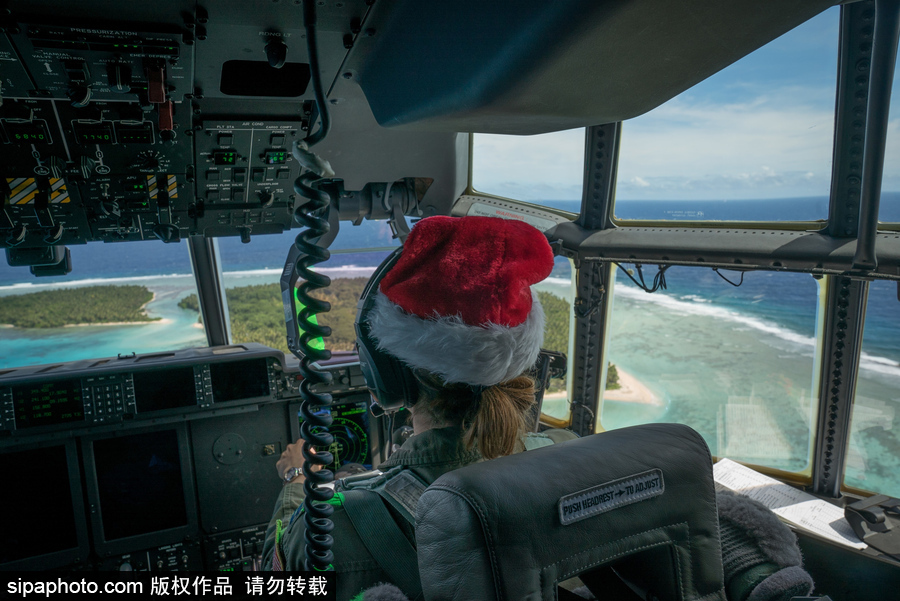 禮物從天而降！美國空軍向西太平洋島國空投“圣誕大禮包”