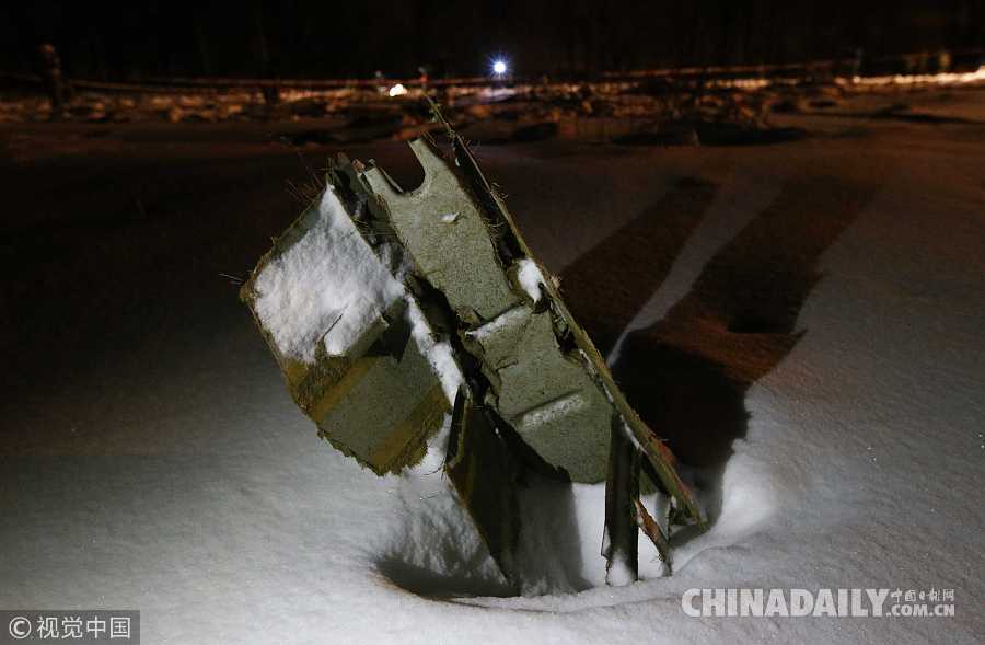 俄羅斯載71人客機墜毀無人生還 雪地發(fā)現(xiàn)飛機殘骸