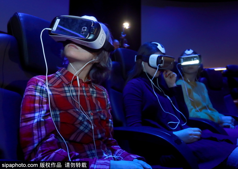 俄羅斯首個VR電影院開幕 比普通電影院更“好玩”