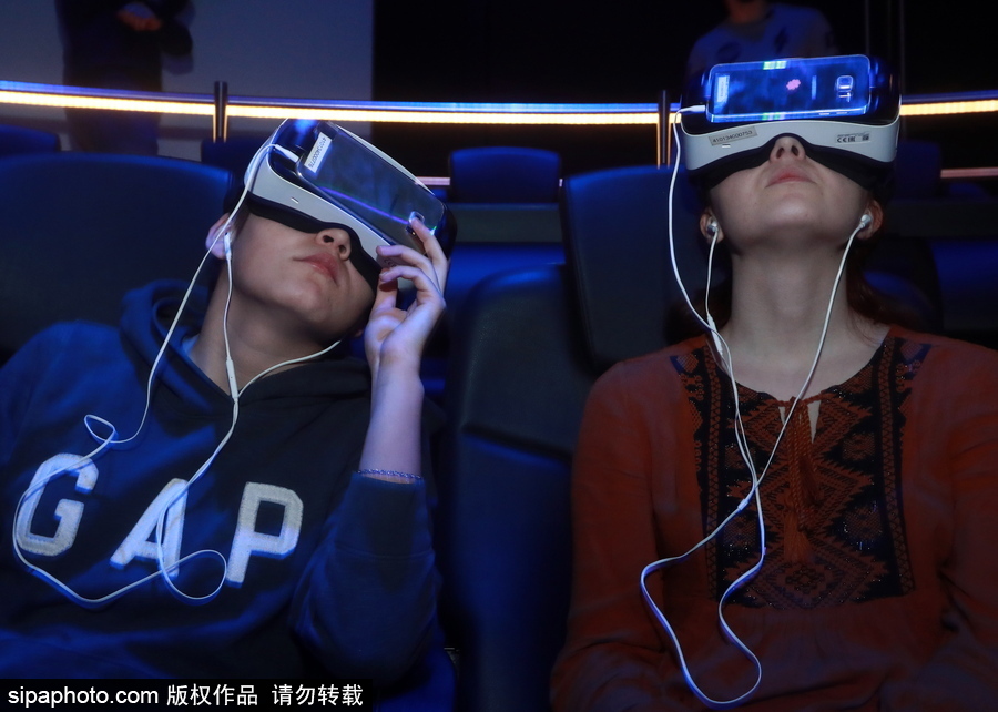 俄羅斯首個VR電影院開幕 比普通電影院更“好玩”