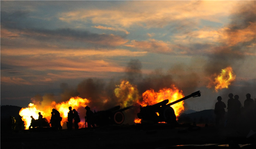 空降炮兵部隊開展跨晝夜實彈演練