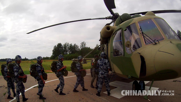 國際軍事比賽—2018“空降排”項(xiàng)目正式開幕