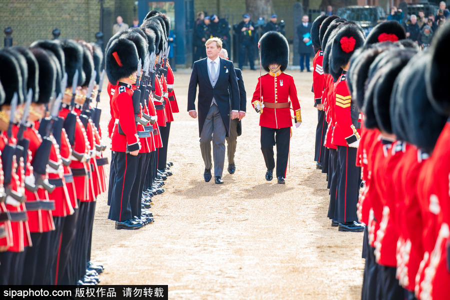 荷蘭國(guó)王攜王后對(duì)英國(guó)倫敦進(jìn)行國(guó)事訪問 英國(guó)女王出席歡迎儀式