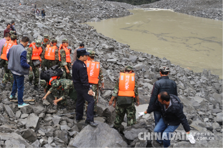 四川茂縣山體垮塌后續(xù)：軍民協(xié)作搶險(xiǎn)救援